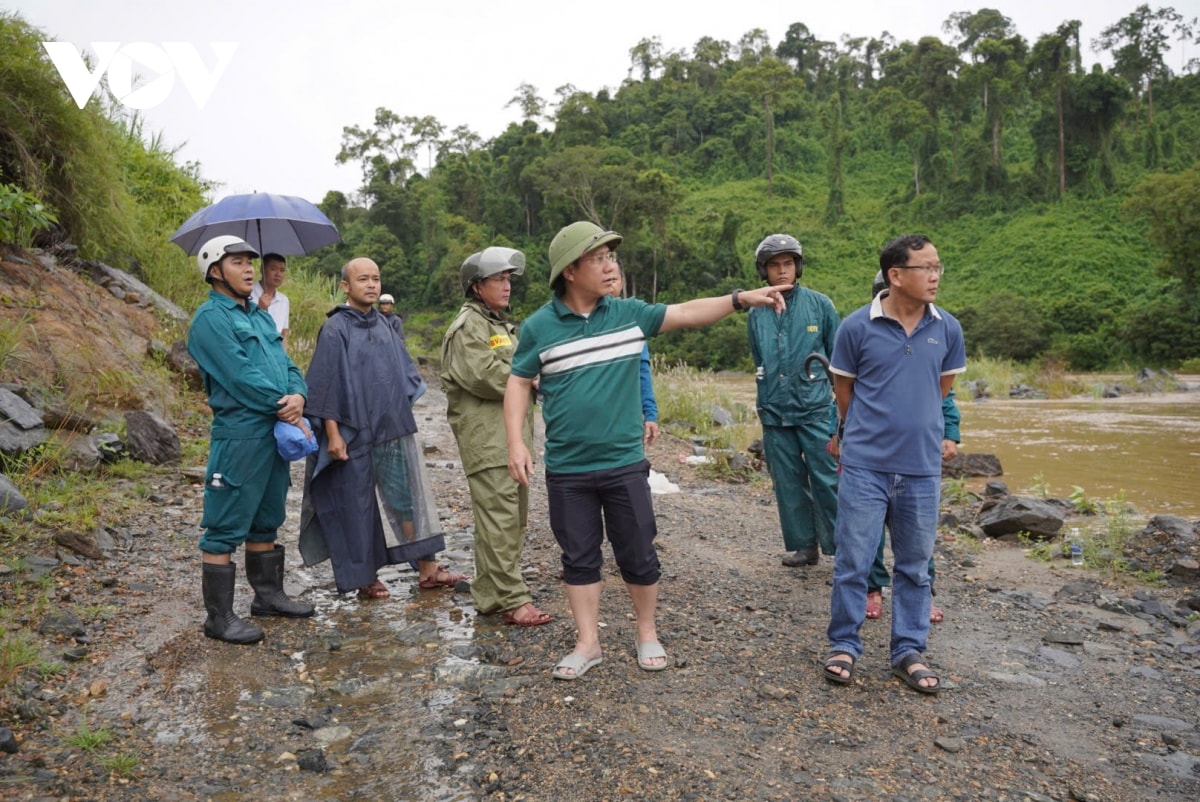 Da nang tim kiem nan nhan mat tich, so tan hang nghin dan vung nui hinh anh 2