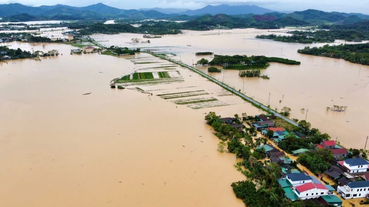 gan 43.000 ngoi nha o ha tinh bi hu hong do bao so 10 hinh anh 2