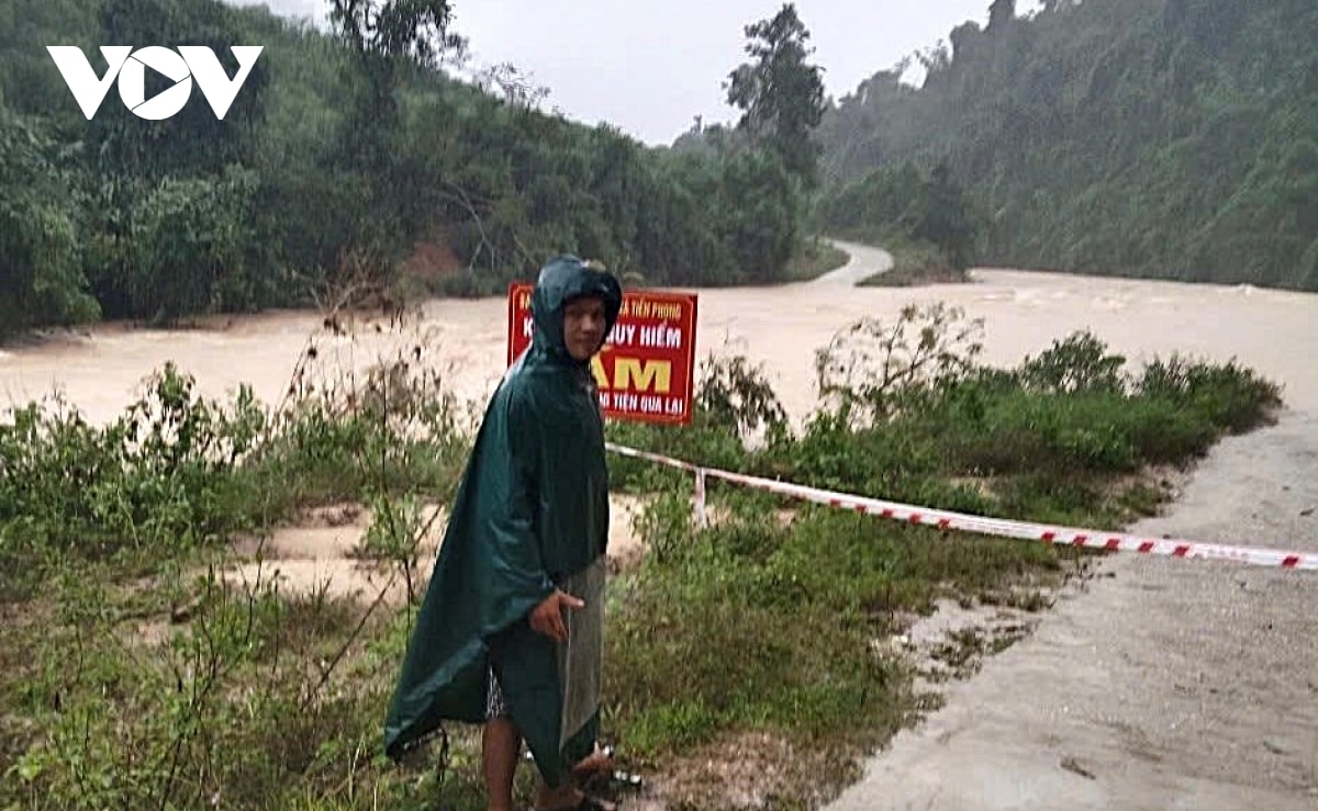 ngap ung, sat lo khien nhieu ban vung cao o nghe an bi co lap hinh anh 1