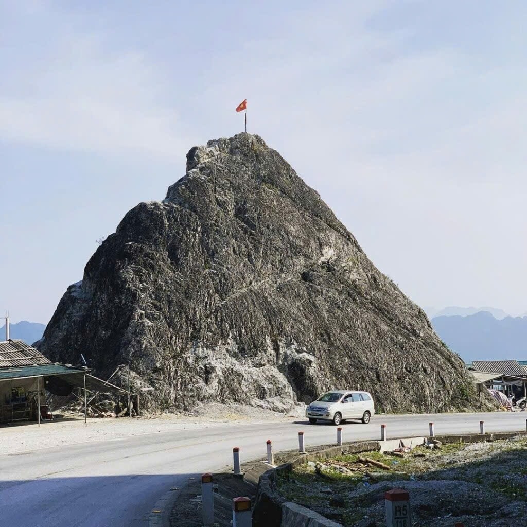 check in deo Da trang, nam thanh nien bi roi xuong nui da tu vong hinh anh 1