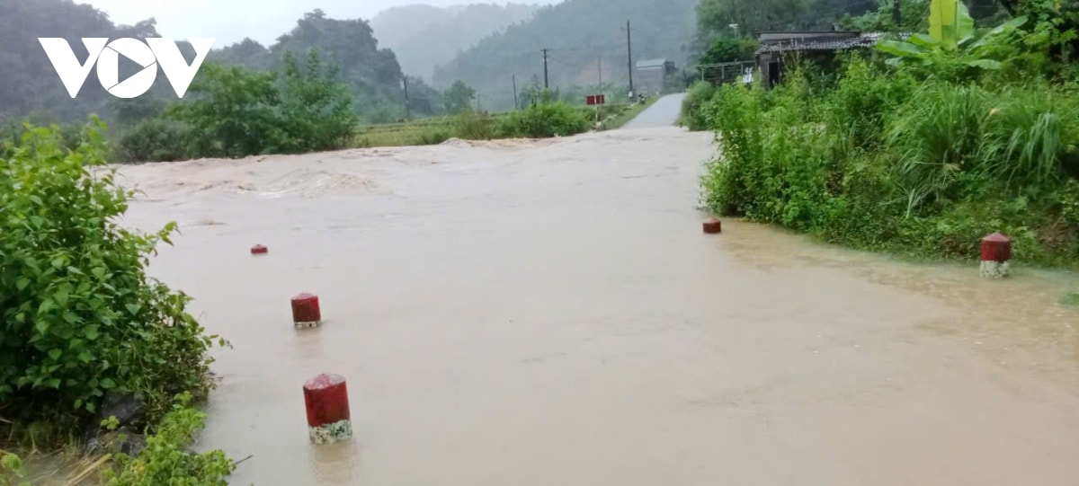 nuoc lu tren song, suoi o son la len nhanh, mot so nha may thuy dien phai xa lu hinh anh 1
