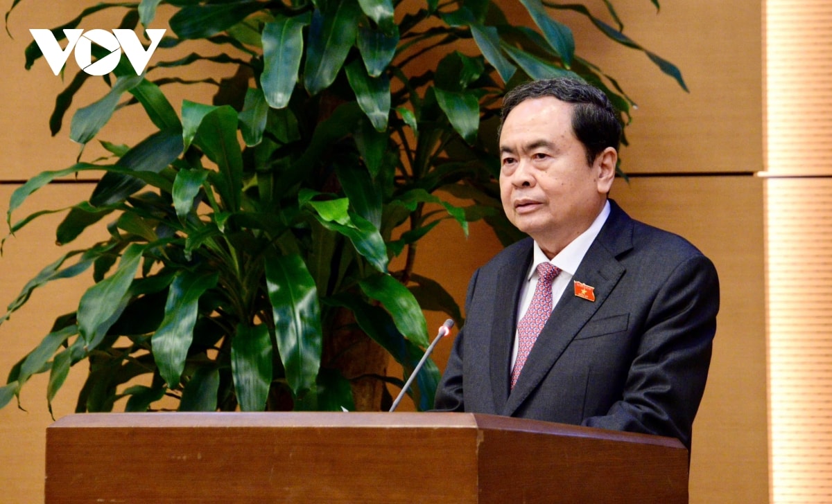 chu tich quoc hoi tran thanh man du le cong bo va trao nghi quyet ve cong tac can bo hinh anh 2