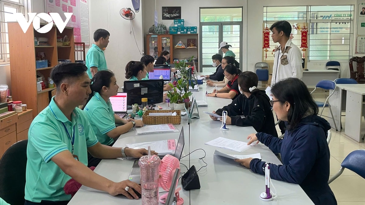 doanh nghiep tp.hcm buoc vao cuoc dua tim cong nhan cho don hang cuoi nam hinh anh 3