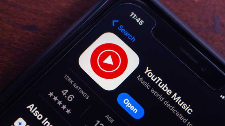 Cận cảnh trang ứng dụng YouTube Music trong App Store trên iPhone. (Nguồn: Shutterstock)