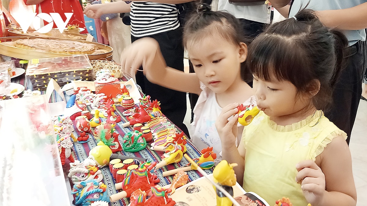 to he, tu do choi trung thu truyen thong den quang ba di san hinh anh 6