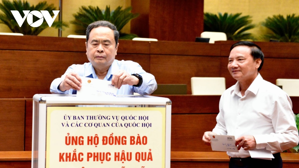 chu tich quoc hoi du le quyen gop, ung ho khac phuc hau qua bao so 10 hinh anh 1