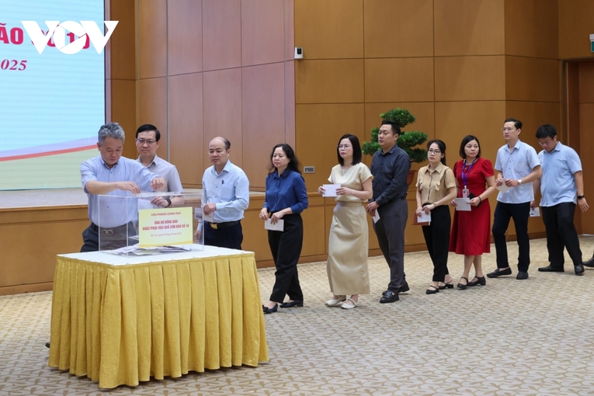 thủ tướng và văn phòng chính phủ quyên góp ủng hộ đồng bào khắc phục hậu quả bão lũ hình ảnh 3 thu tuong va van phong chinh phu quyen gop ung ho dong bao khac phuc hau qua bao lu hinh anh 3