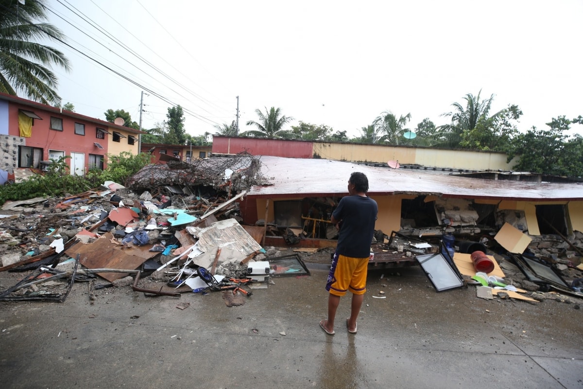nguoi dan cebu philippines doi mat voi khung hoang moi sau dong dat hinh anh 1