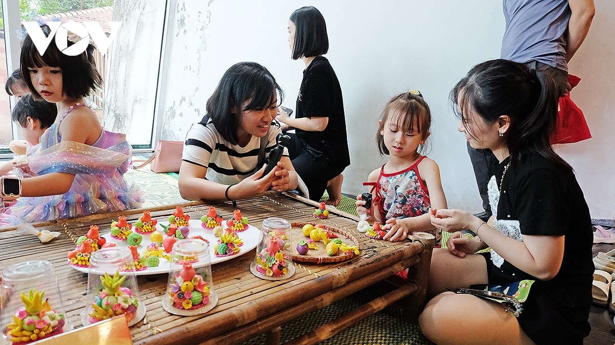 ron rang vui tet trung thu tai bao tang dan toc hoc viet nam hinh anh 15