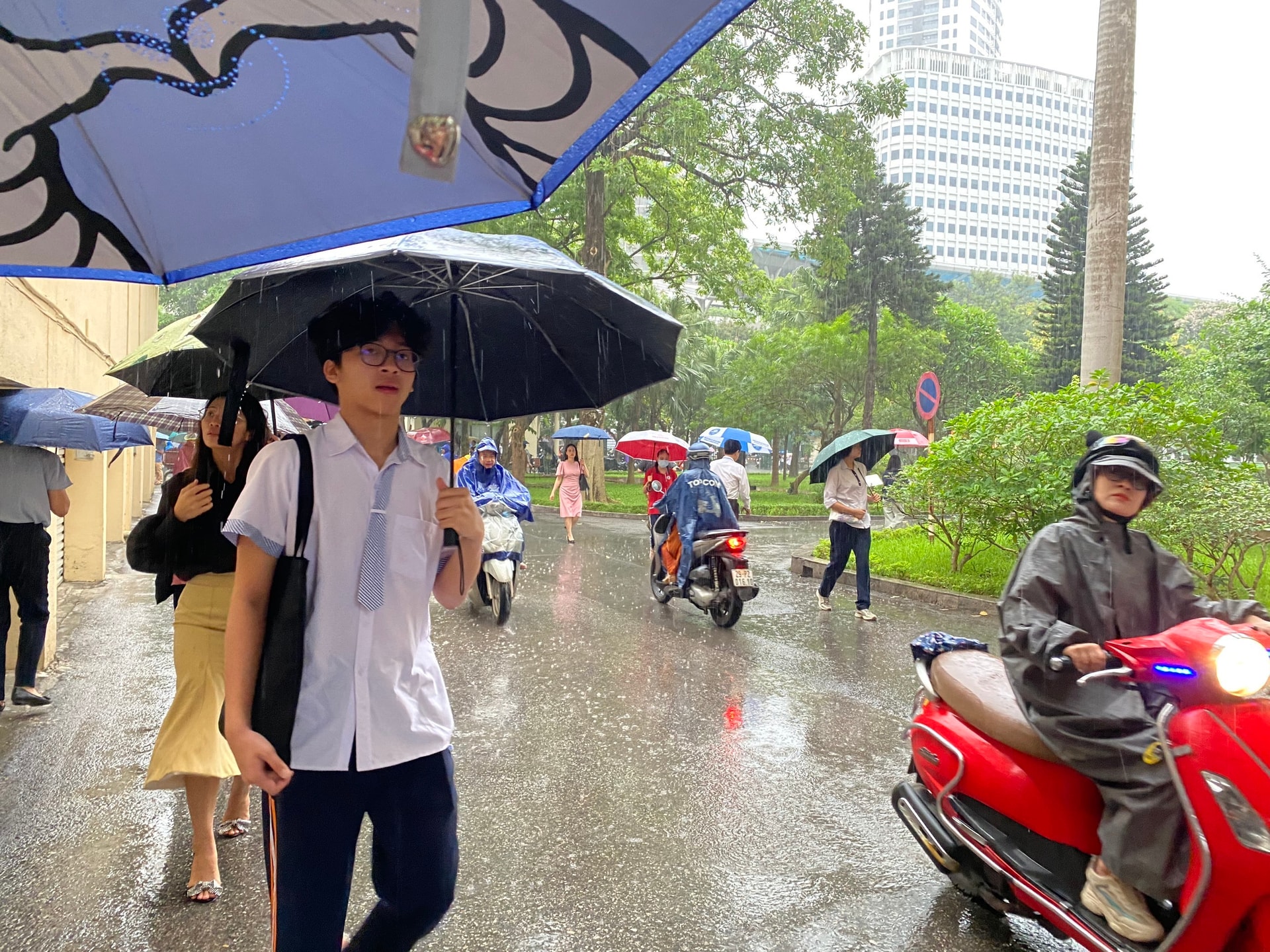 Trường học được tự quyết định cho học sinh nghỉ học tránh bão số 11 Matmo. (Ảnh minh họa: Khánh Sơn)