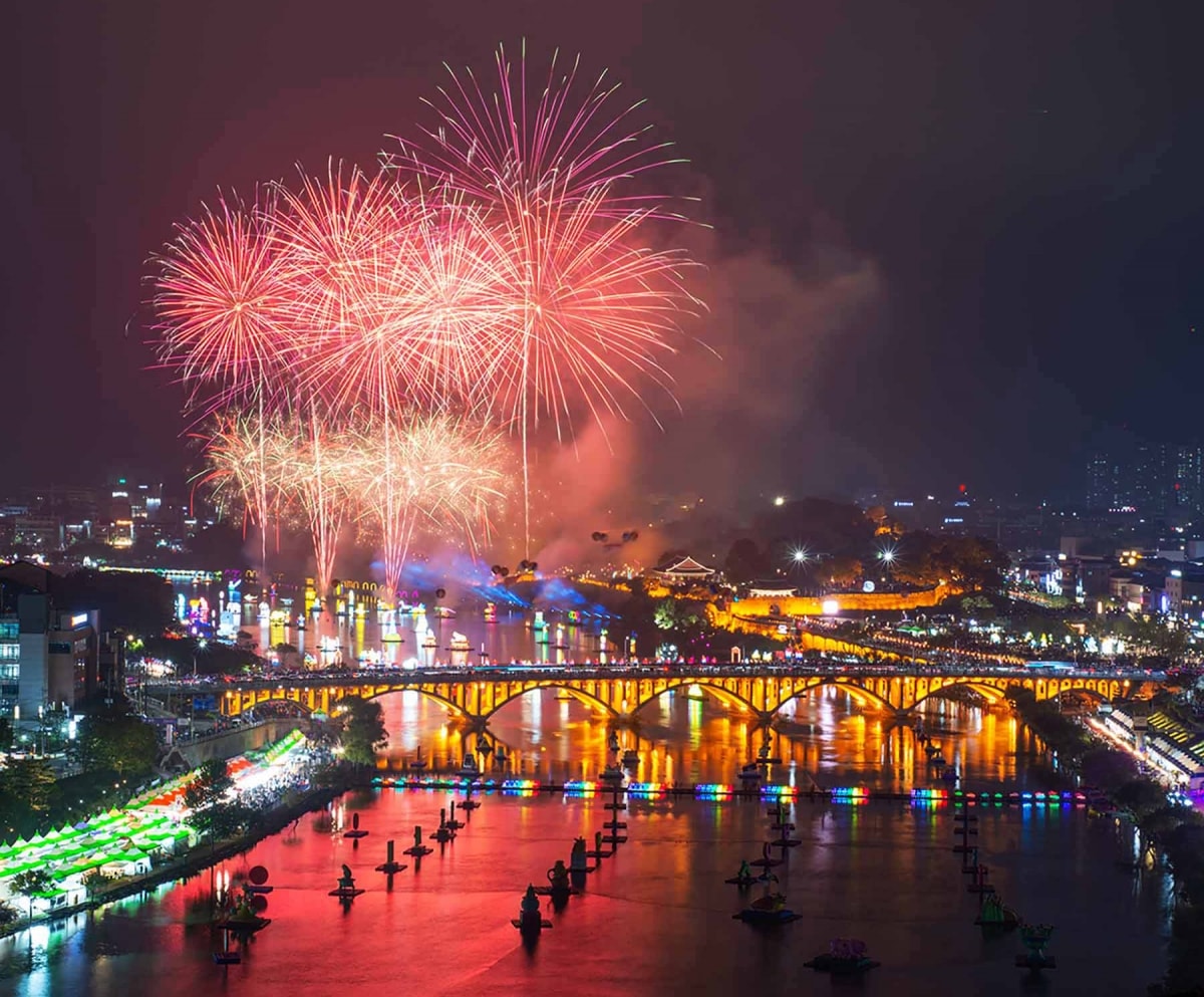 hon 70.000 den long thap sang le hoi jinju namgang, han quoc hinh anh 3
