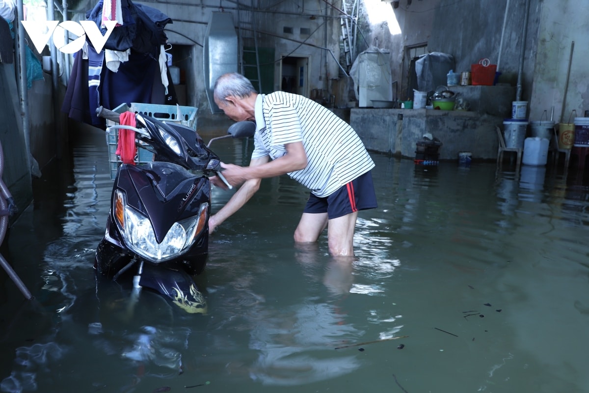 ngap lut ca tuan, nguoi dan ninh binh khon kho vi mat dien, thieu nuoc sinh hoat hinh anh 2
