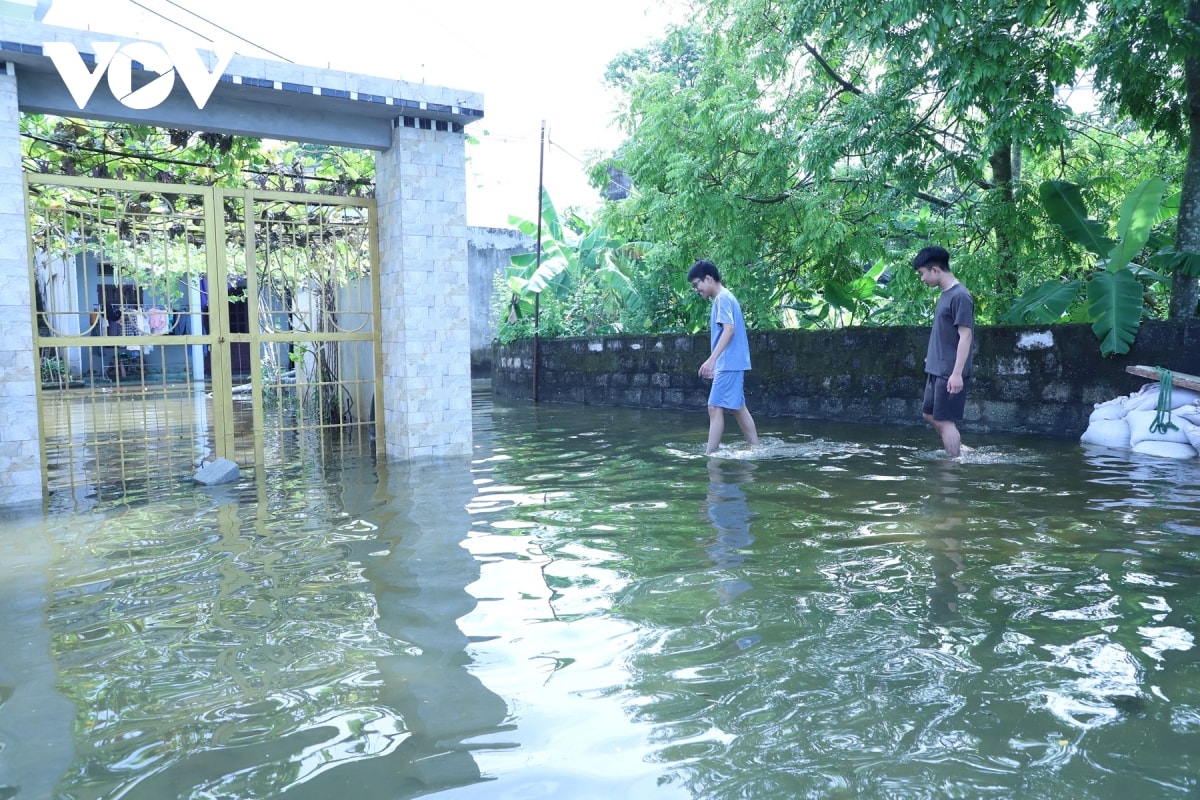 ngap lut ca tuan, nguoi dan ninh binh khon kho vi mat dien, thieu nuoc sinh hoat hinh anh 4