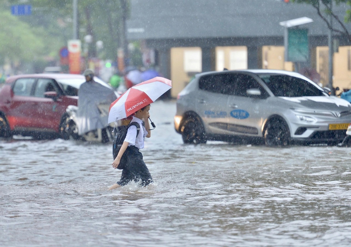 sở gd hà nội thông báo hoả tốc ứng phó mưa lớn, bảo đảm an toàn cho học sinh hình ảnh 1 so gd ha noi thong bao hoa toc ung pho mua lon, bao dam an toan cho hoc sinh hinh anh 1