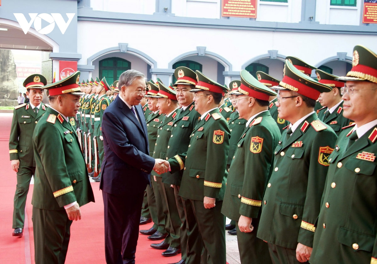 tong bi thu xay dung doi ngu can bo co nhan quan va tu duy nghiep vu sac sao hinh anh 3