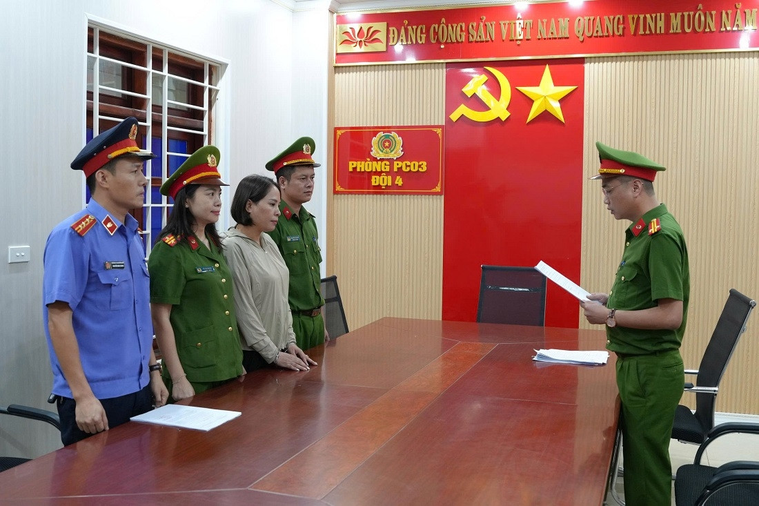 khoi to nu giam doc cong ty san xuat hon 2,7 trieu lit dau an gia hinh anh 1