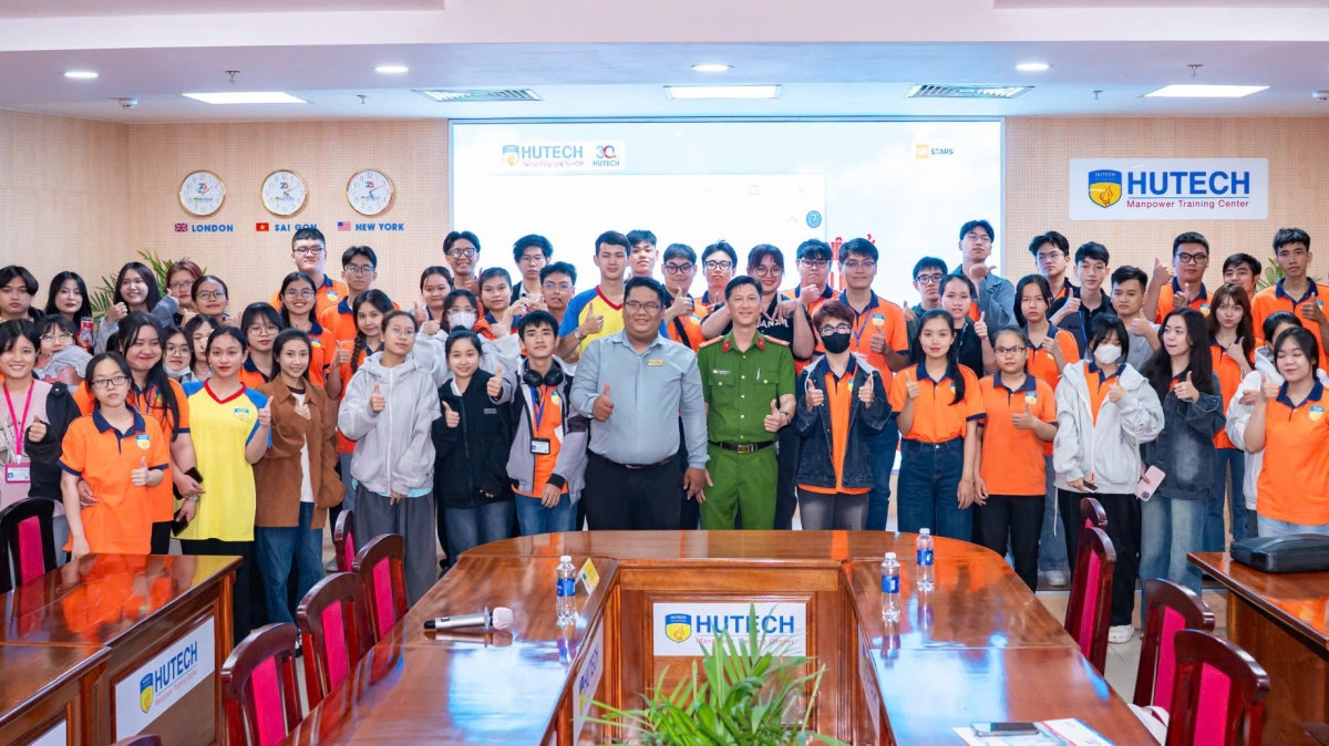 người chiến sĩ công an tận tâm đi dân nhớ, ở dân thương hình ảnh 2 nguoi chien si cong an tan tam di dan nho, o dan thuong hinh anh 2