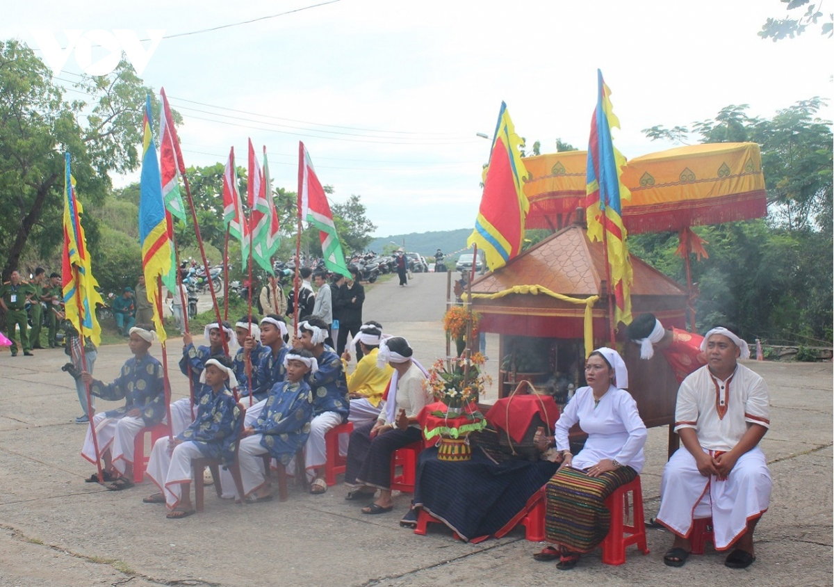 sac mau le hoi kate nam 2025 cua dong bao cham tinh lam Dong hinh anh 12
