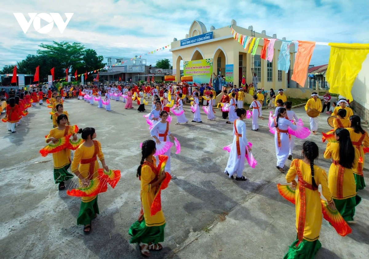 sac mau le hoi kate nam 2025 cua dong bao cham tinh lam Dong hinh anh 2