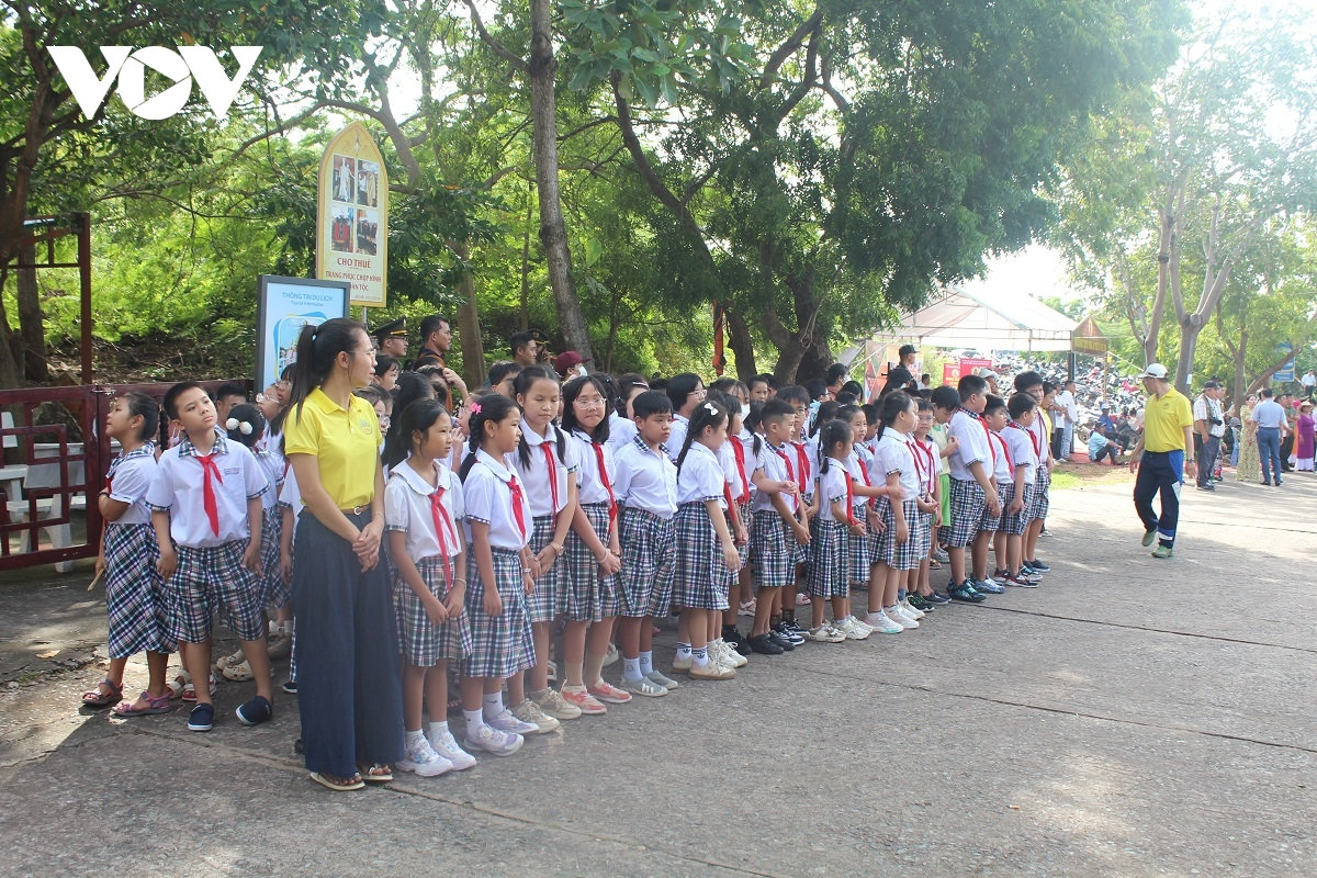 sac mau le hoi kate nam 2025 cua dong bao cham tinh lam Dong hinh anh 7