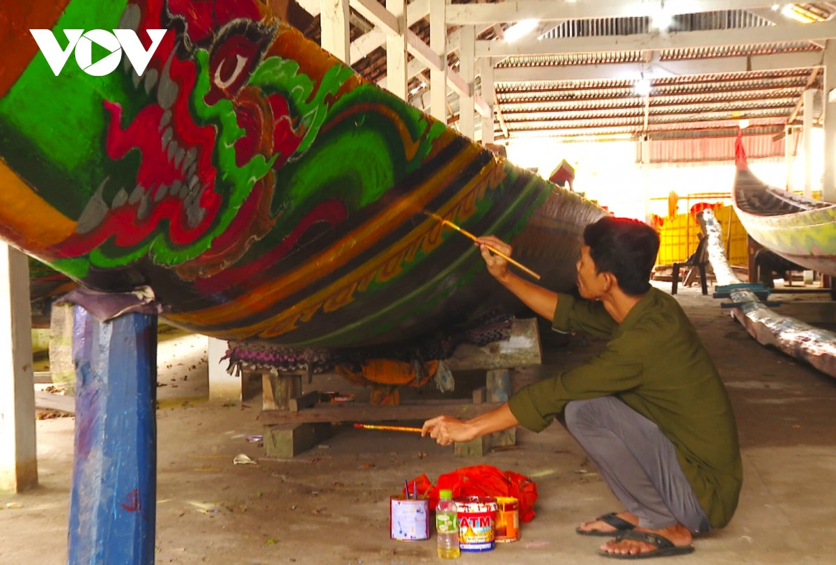 giu hon nghe thuat khmer bang net hoa van tren ghe ngo hinh anh 3