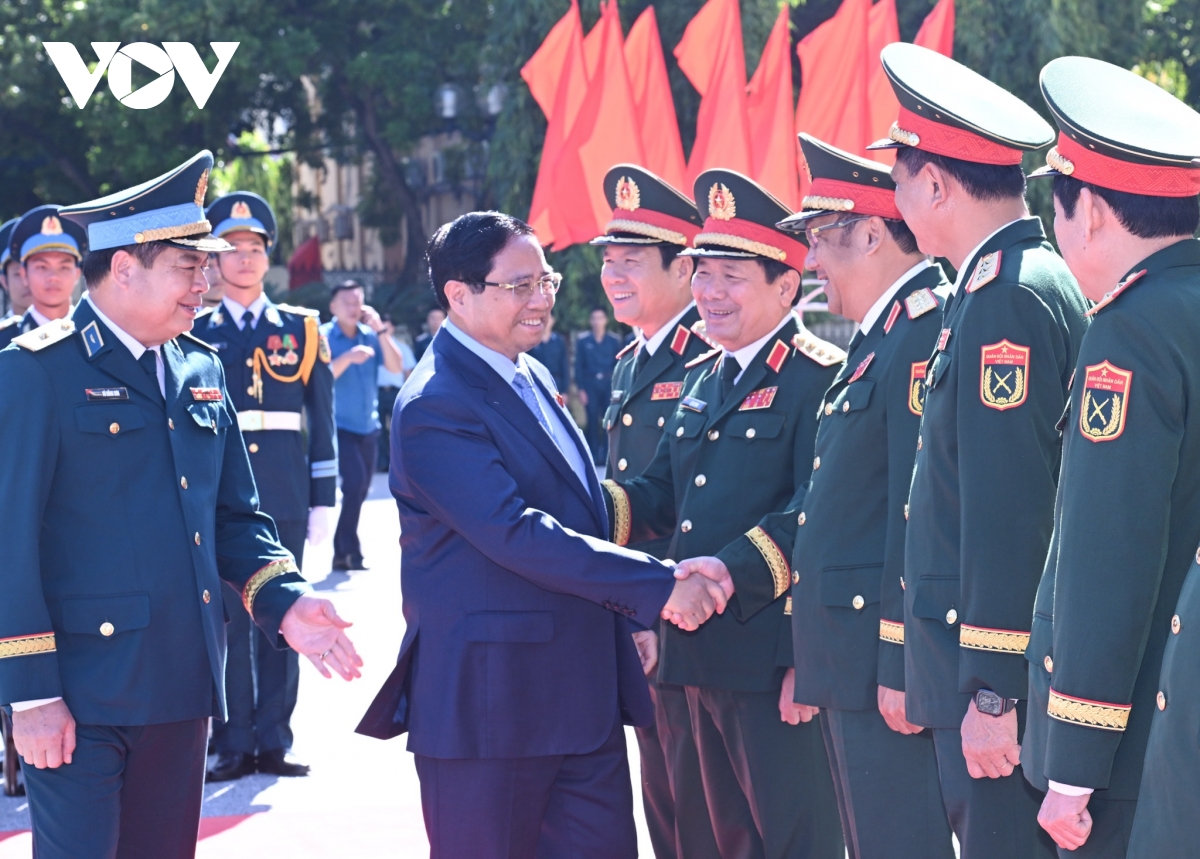 thu tuong khong de bi dong, bat ngo o tren khong va cac mat tran hinh anh 1