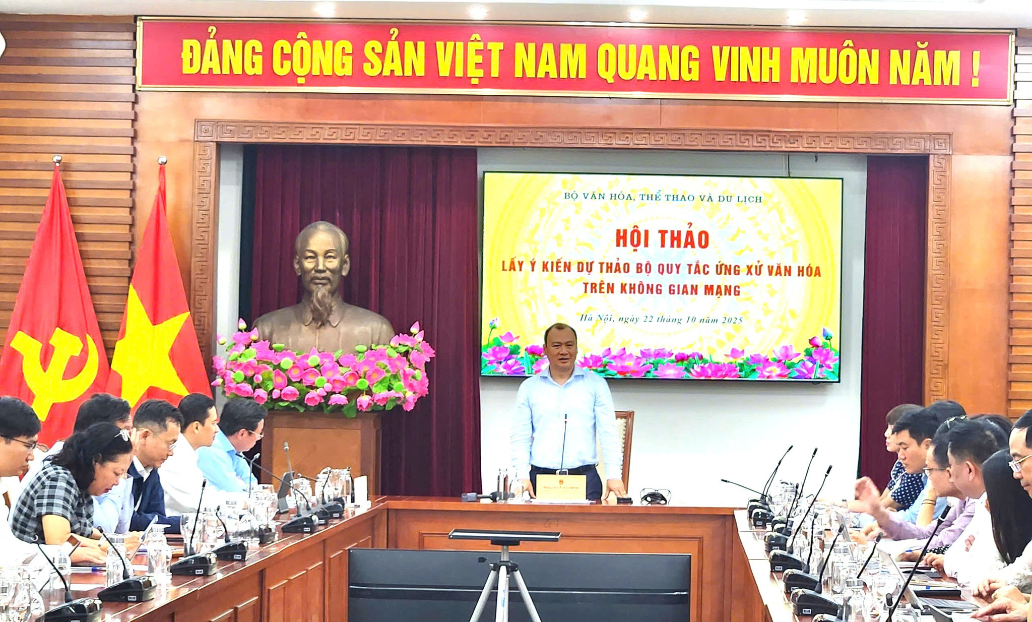 Thứ trưởng Bộ Văn hóa, Thể thao và Du lịch Lê Hải Bình chủ trì hội thảo. (Ảnh: Minh Hoàn)