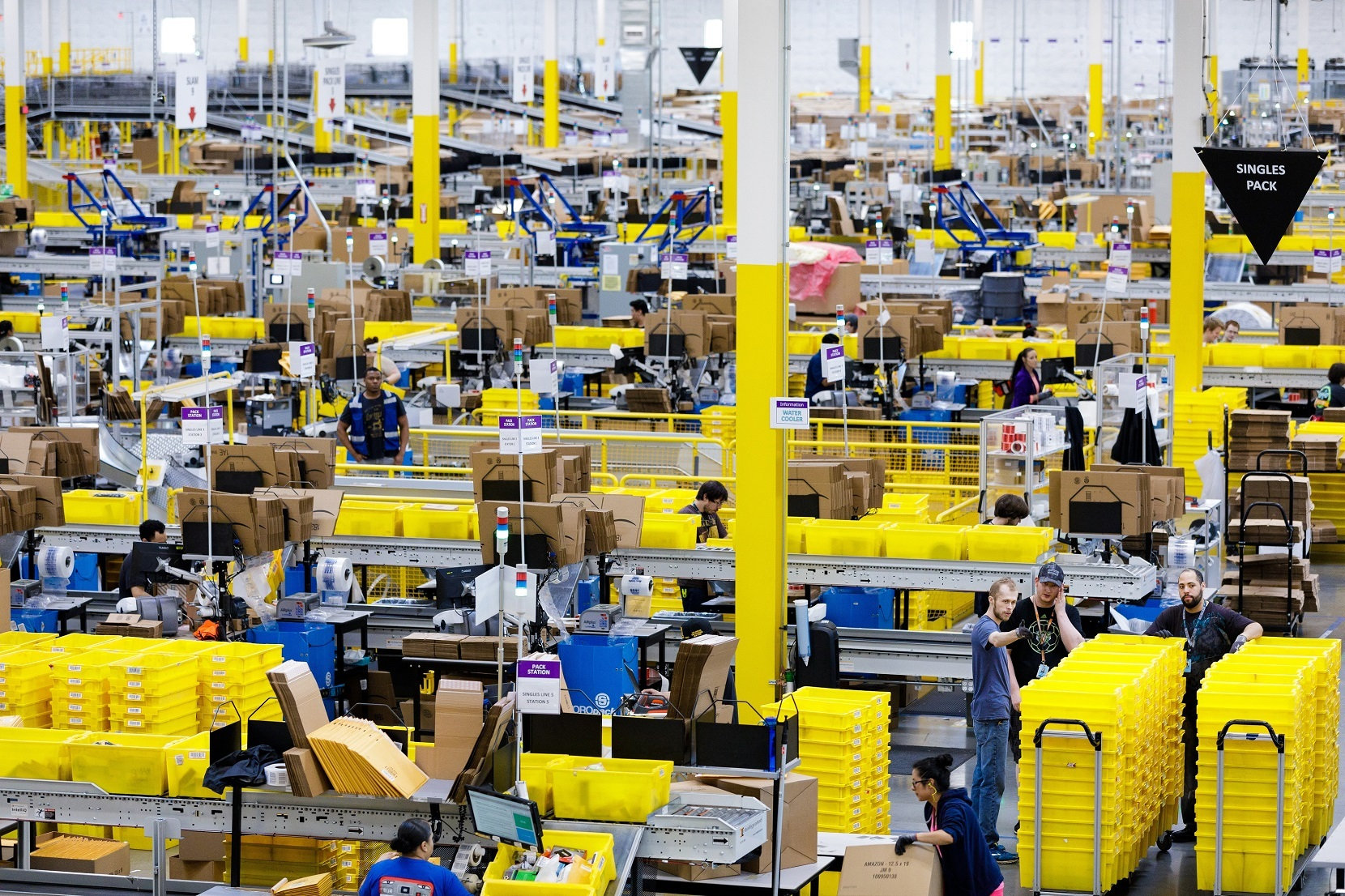 Amazon là một trong những thương hiệu kinh doanh toàn cầu lớn nhất hiện nay.