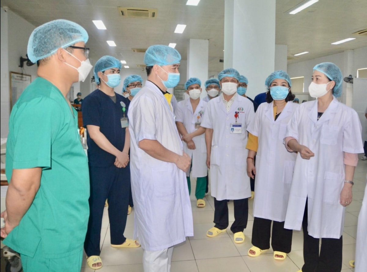 bộ trưởng Đào hồng lan nhân viên y tế phải được bảo vệ trong mọi hoàn cảnh hình ảnh 1 bo truong Dao hong lan nhan vien y te phai duoc bao ve trong moi hoan canh hinh anh 1