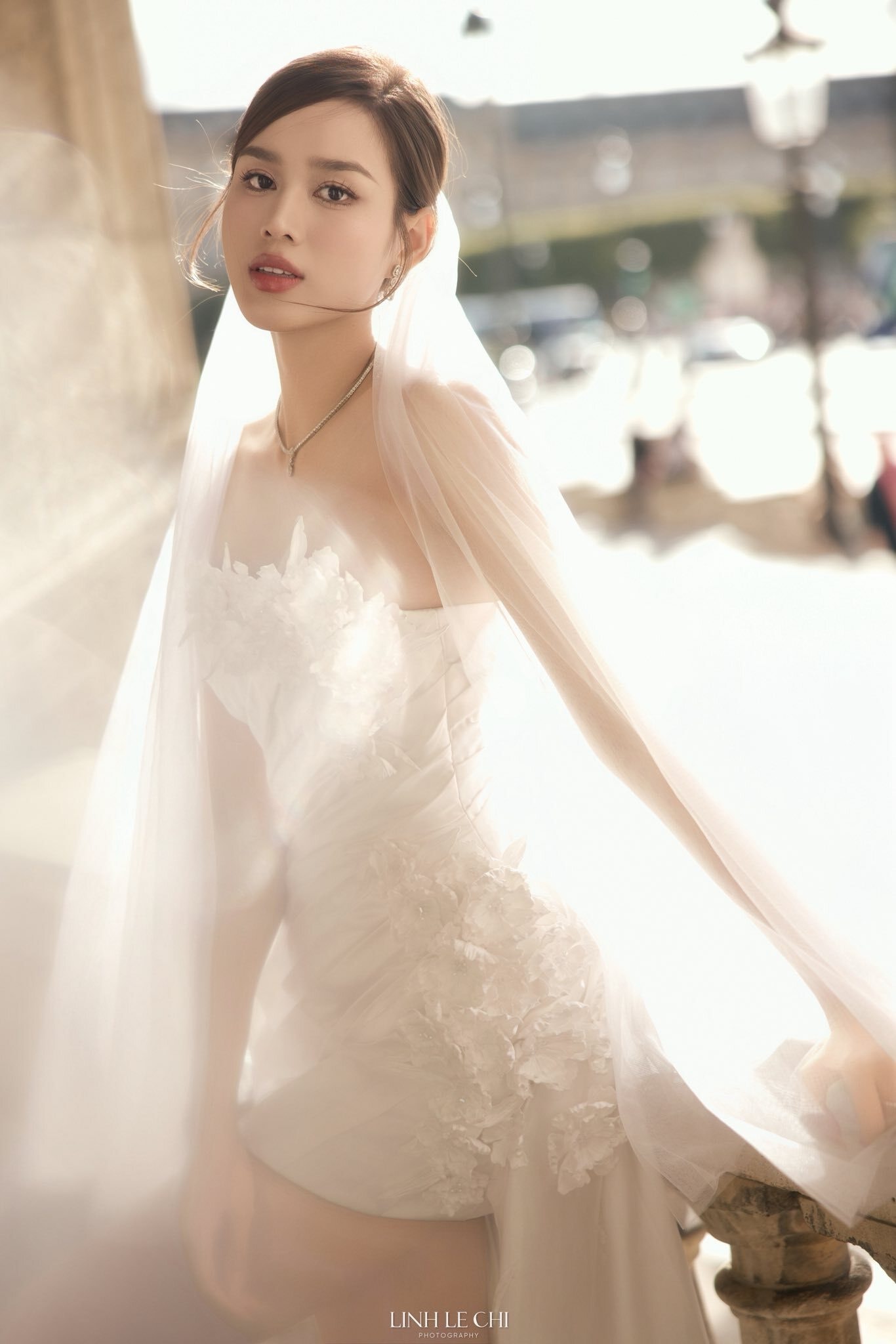 Sau lễ thành hôn tại quê nhà chú rể, cặp đôi sẽ tổ chức thêm tiệc cưới tại Hà Nội vào đầu tháng 11. Sự kiện này quy tụ dàn khách mời gồm nhiều hoa hậu, á hậu và nghệ sĩ nổi tiếng.