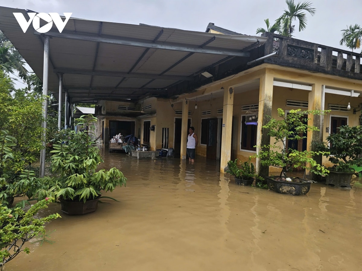 mua lu mien trung 7 nguoi chet, 5 nguoi mat tich, hon 100.000 nha ngap hinh anh 1