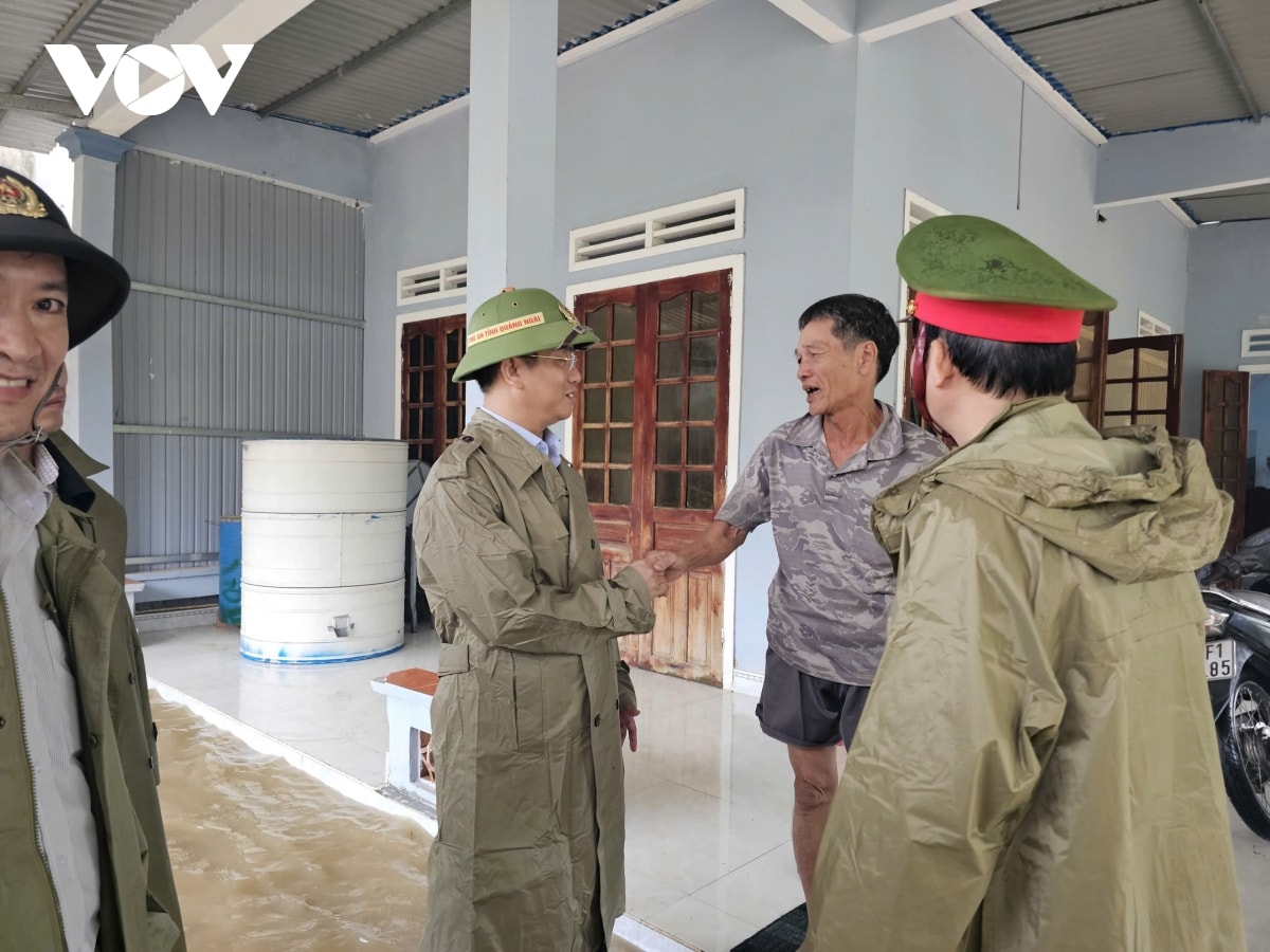 mua lu mien trung 7 nguoi chet, 5 nguoi mat tich, hon 100.000 nha ngap hinh anh 3