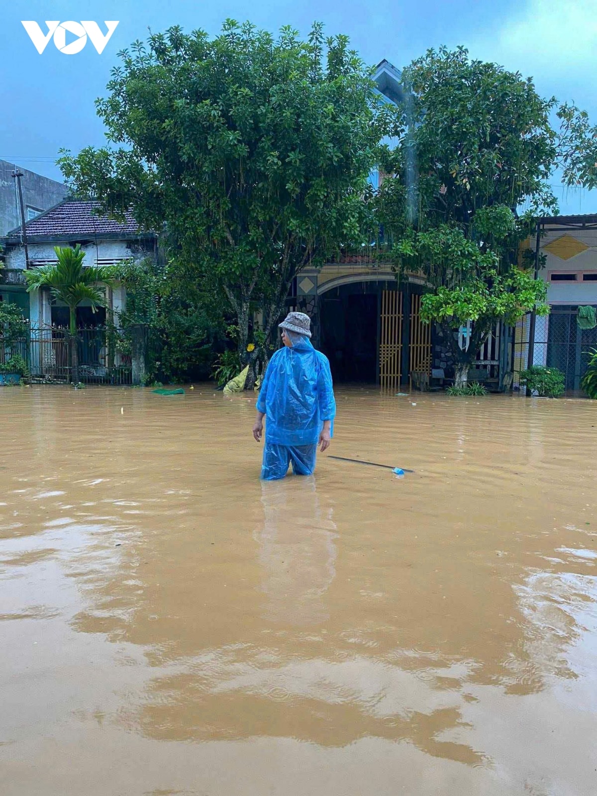 mua lu mien trung 7 nguoi chet, 5 nguoi mat tich, hon 100.000 nha ngap hinh anh 6