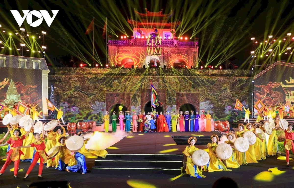 le hoi Ao dai du lich ha noi 2025 mang den trai nghiem van hoa da sac mau hinh anh 2