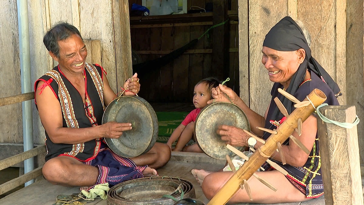 nghệ nhân - người giữ hồn văn hoá dân tộc thiểu số gia lai giữa nhịp sống hiện đại hình ảnh 3 nghe nhan - nguoi giu hon van hoa dan toc thieu so gia lai giua nhip song hien dai hinh anh 3