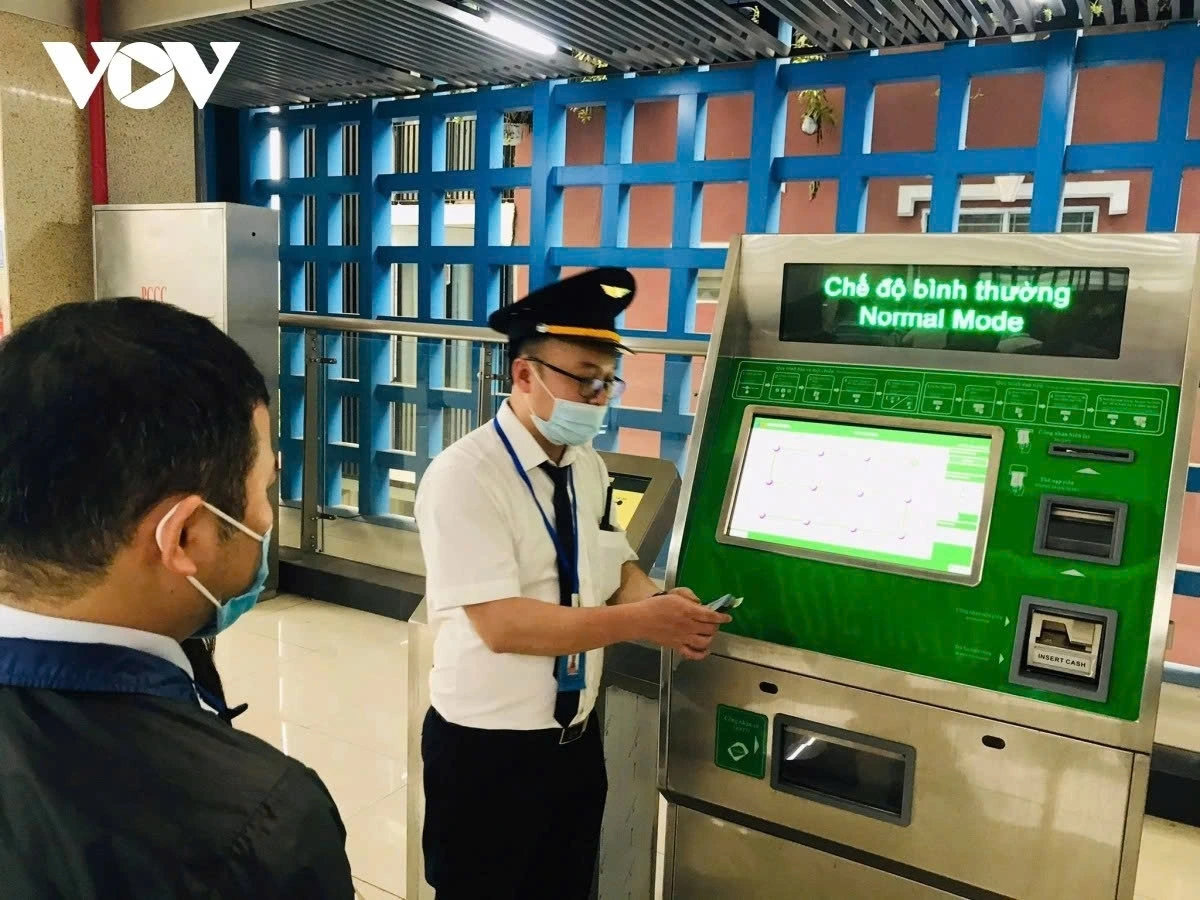 Từ ngày 18/11, hành khách đi tàu Cát Linh – Hà Đông sẽ chuyển sang sử dụng thẻ vé định danh điện tử mới, thay thế hoàn toàn thẻ vé cũ.