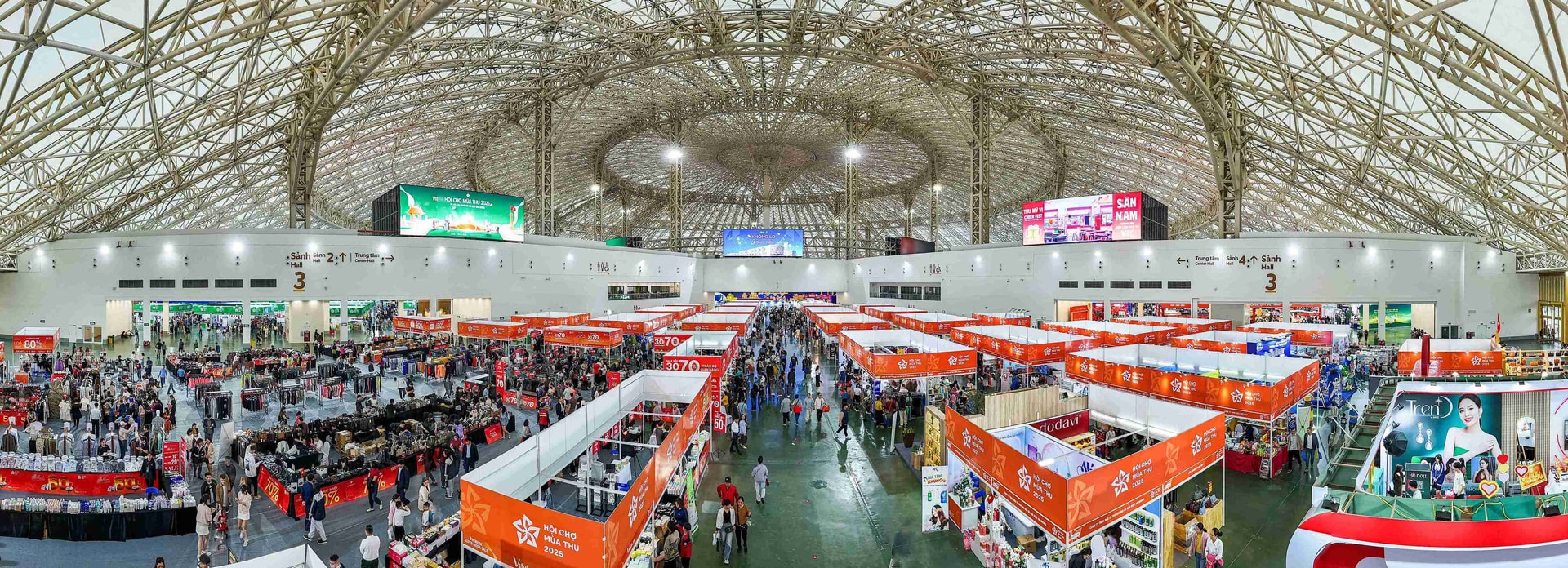 Hội chợ Mùa thu lần thứ nhất – 2025 thu hút 1 triệu lượt khách đến tham quan, mua sắm và trải nghiệm.