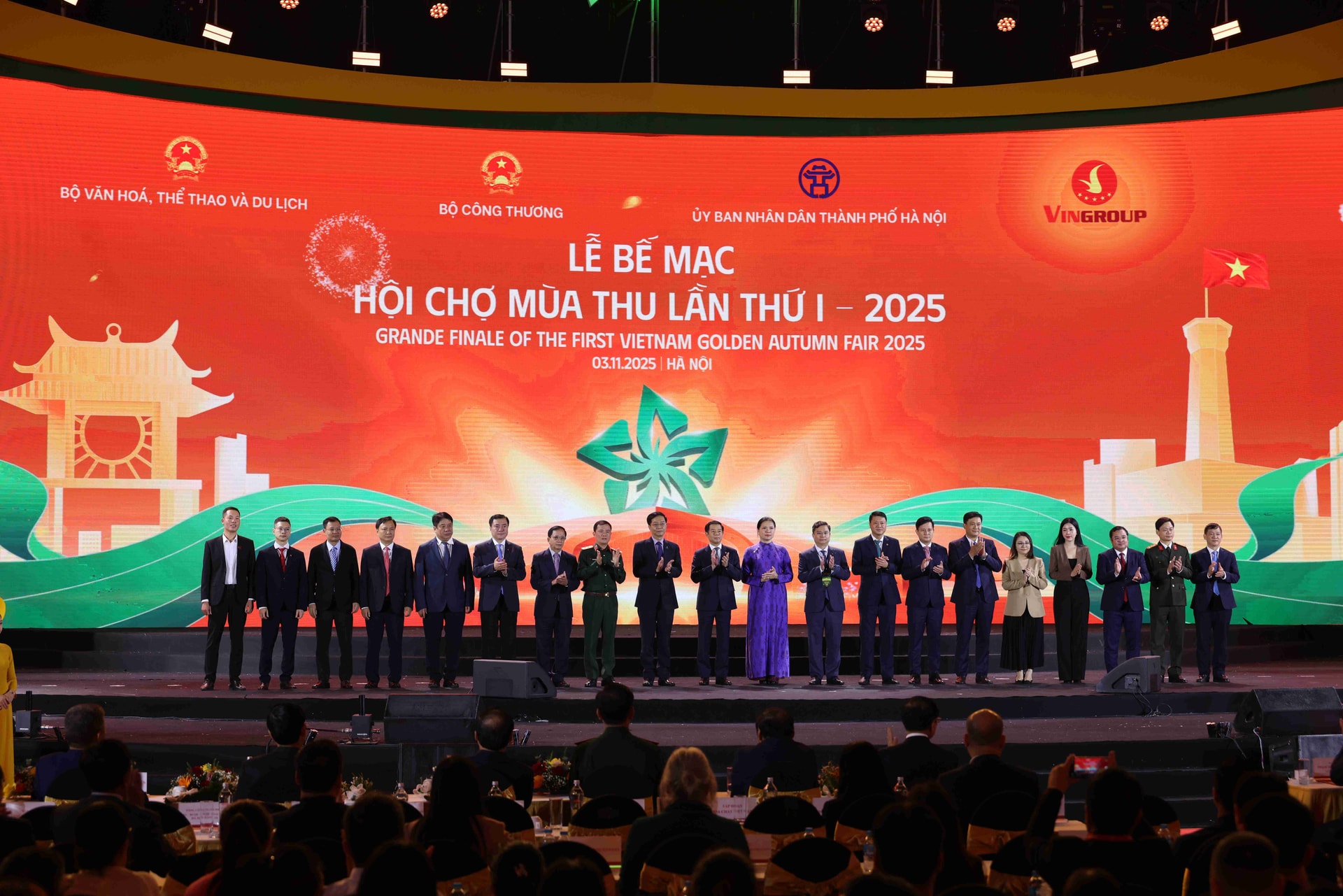 Gần 400 tỷ đồng được quyên góp tại Hội chợ Mùa Thu lần thứ nhất - 2025.