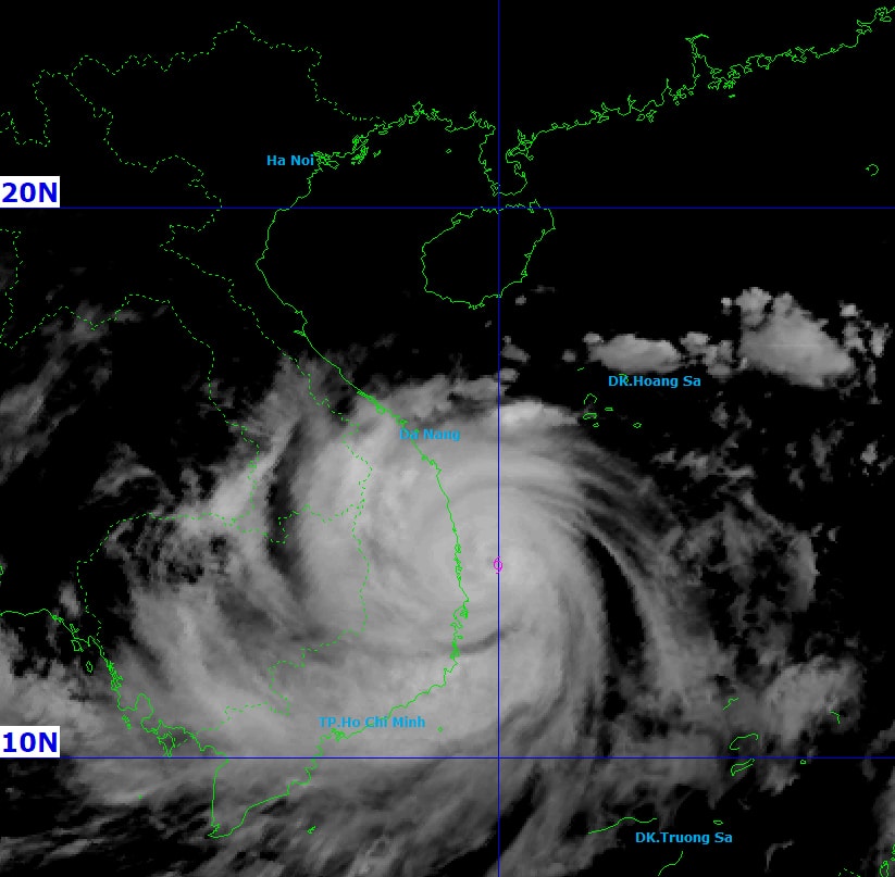 Dự báo trong 3 giờ tới, bão số 13 giảm còn cấp 12-13. (Nguồn: NCHMF)