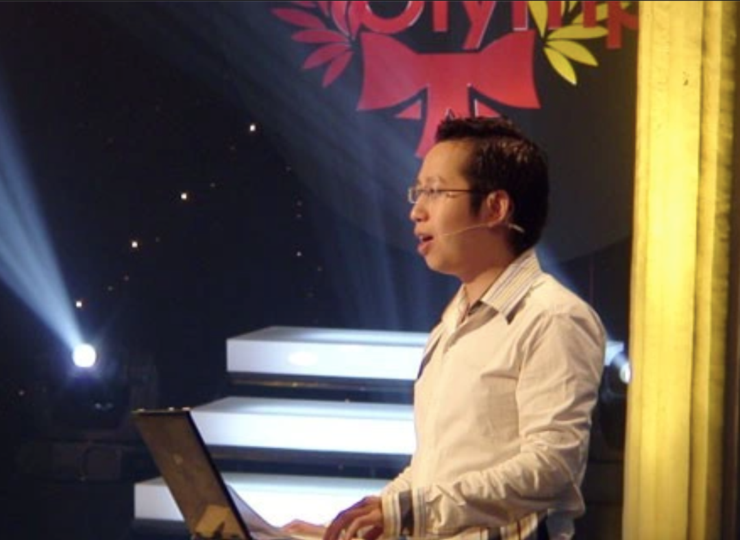 BTV Việt Khuê từng là người dẫn chương trình Đường lên đỉnh Olympia từ mùa thứ 8 đến mùa thứ 13.