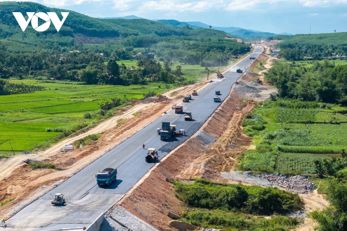 nước rút trên các cao tốc trọng điểm bắc-nam quyết tâm thông tuyến vào ngày 19 12 hình ảnh 2 nuoc rut tren cac cao toc trong diem bac-nam quyet tam thong tuyen vao ngay 19 12 hinh anh 2