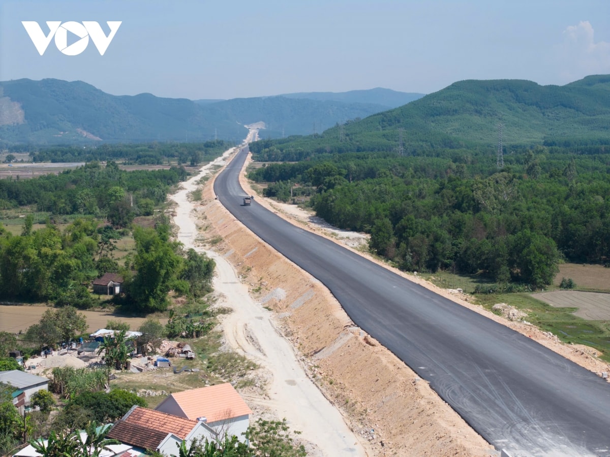nước rút trên các cao tốc trọng điểm bắc-nam quyết tâm thông tuyến vào ngày 19 12 hình ảnh 5 nuoc rut tren cac cao toc trong diem bac-nam quyet tam thong tuyen vao ngay 19 12 hinh anh 5