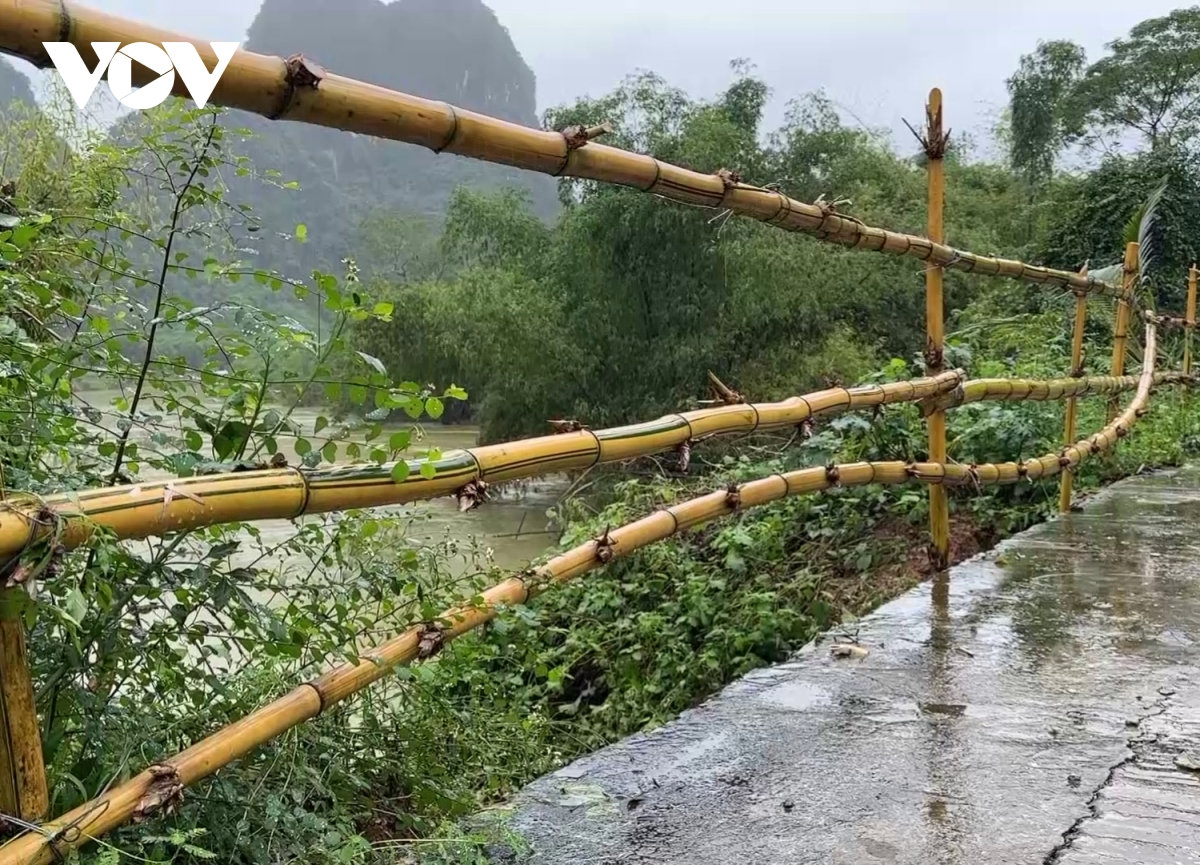 quảng trị sau mưa lũ, xuất hiện nhiều điểm sạt lở gần khu dân cư hình ảnh 2 quang tri sau mua lu, xuat hien nhieu diem sat lo gan khu dan cu hinh anh 2
