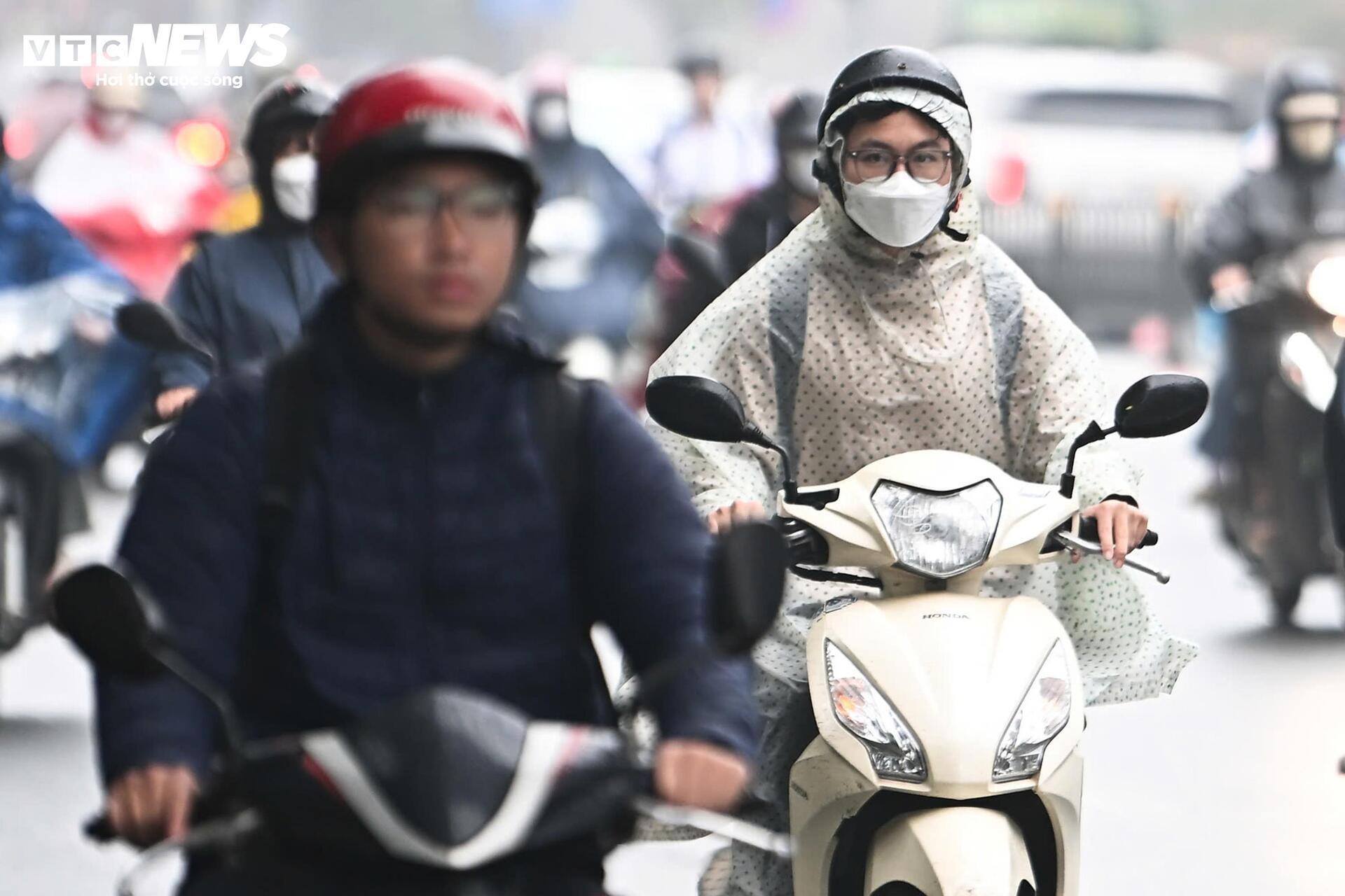 Hà Nội và một số tỉnh, thành phía Bắc xuất hiện nồm ẩm bất thường.