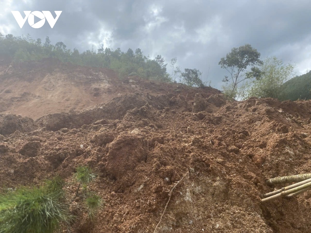 sau tiếng nổ lớn, đường vào làng du lịch ở quãng ngãi bị vùi lấp hình ảnh 3 sau tieng no lon, duong vao lang du lich o quang ngai bi vui lap hinh anh 3