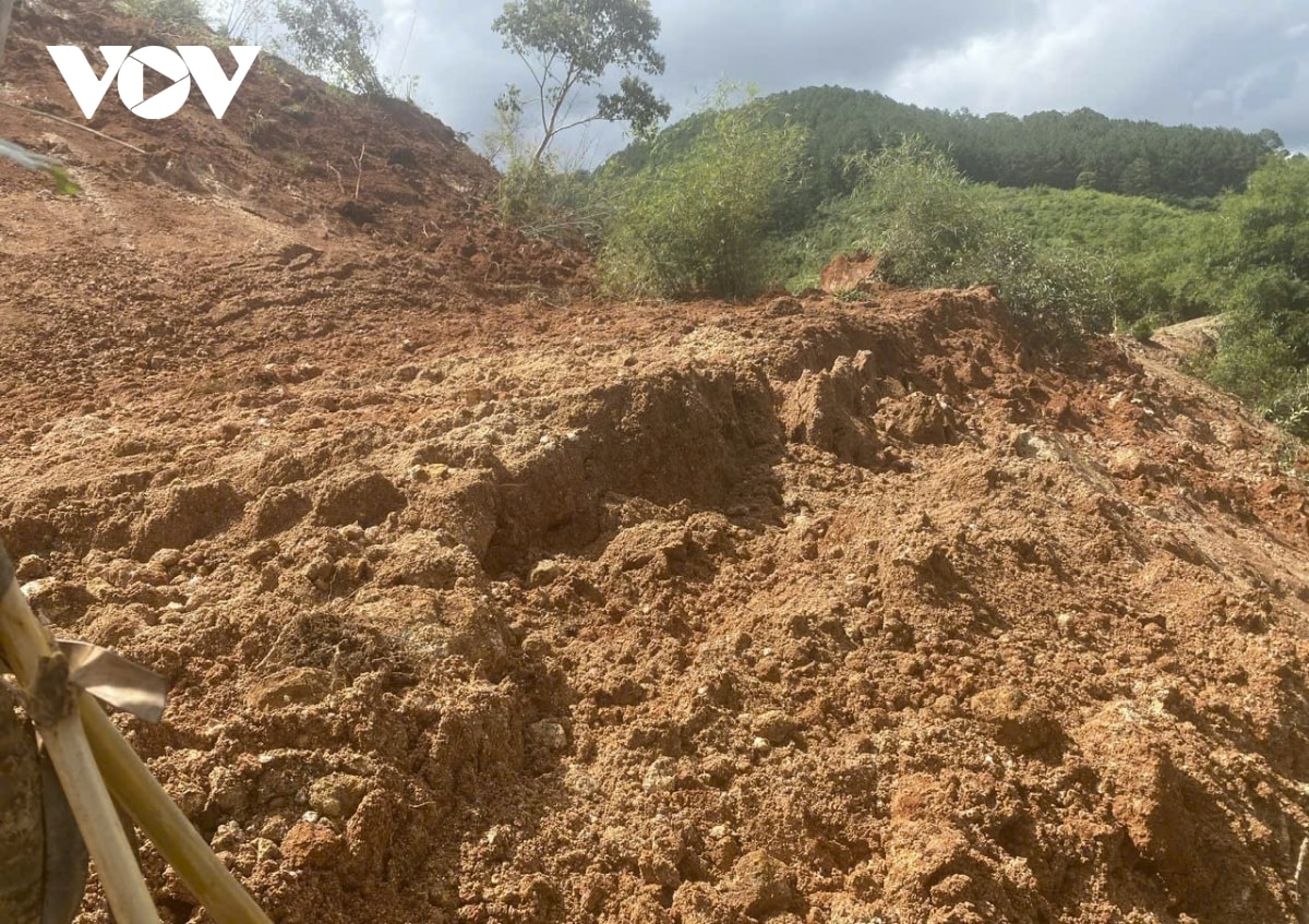 sau tiếng nổ lớn, đường vào làng du lịch ở quãng ngãi bị vùi lấp hình ảnh 1 sau tieng no lon, duong vao lang du lich o quang ngai bi vui lap hinh anh 1
