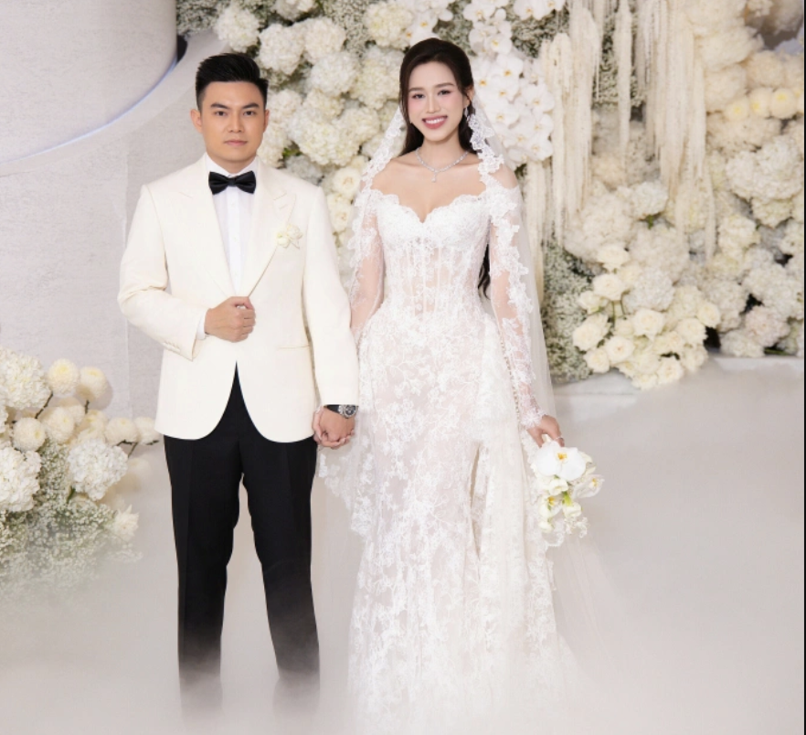 Hoa hậu Đỗ Thị Hà và chồng tổ chức hôn lễ tại Hà Nội vào tối 9/11.