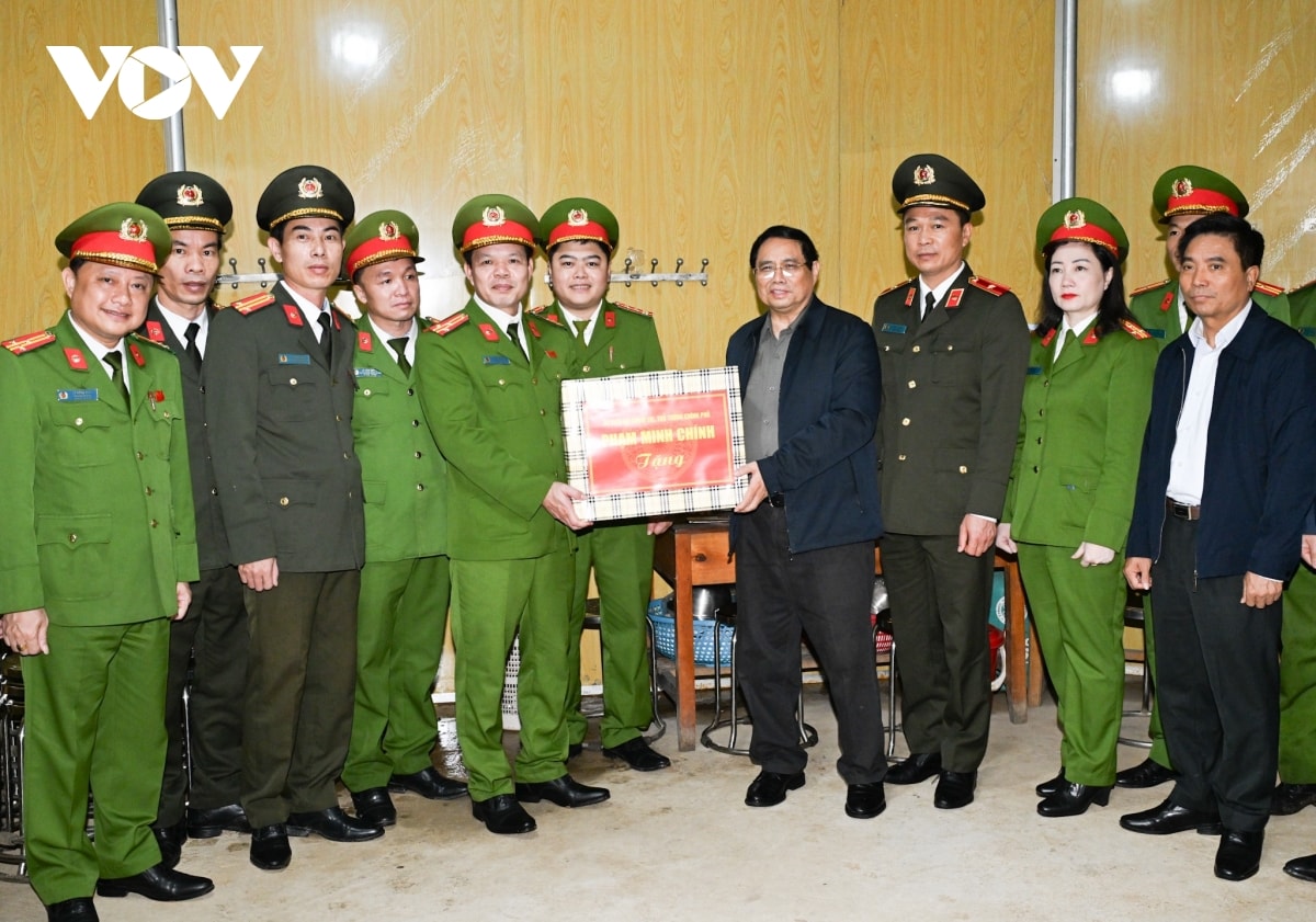 thu tuong ngoi truong la niem tin, khat vong cua hoc sinh, phu huynh xa bien gioi hinh anh 6