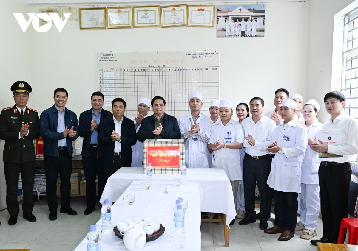 thu tuong ngoi truong la niem tin, khat vong cua hoc sinh, phu huynh xa bien gioi hinh anh 7