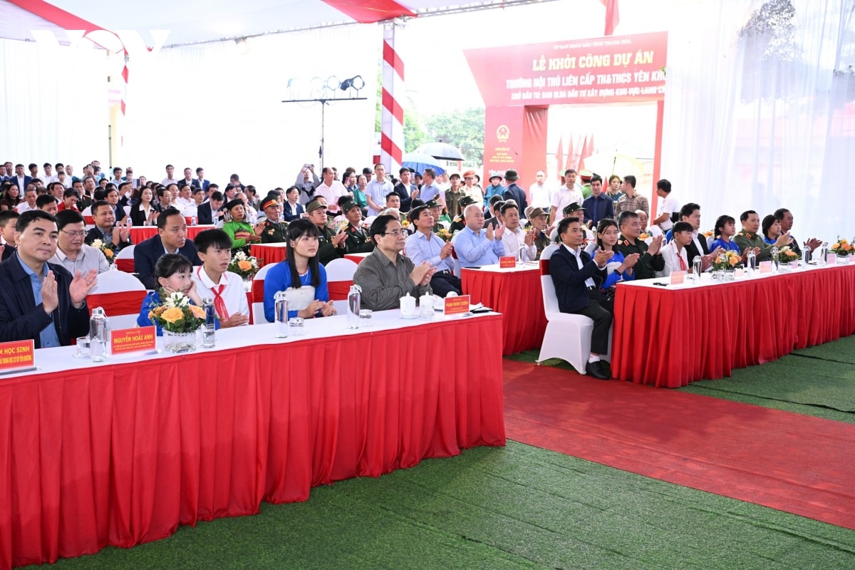 thu tuong ngoi truong la niem tin, khat vong cua hoc sinh, phu huynh xa bien gioi hinh anh 3